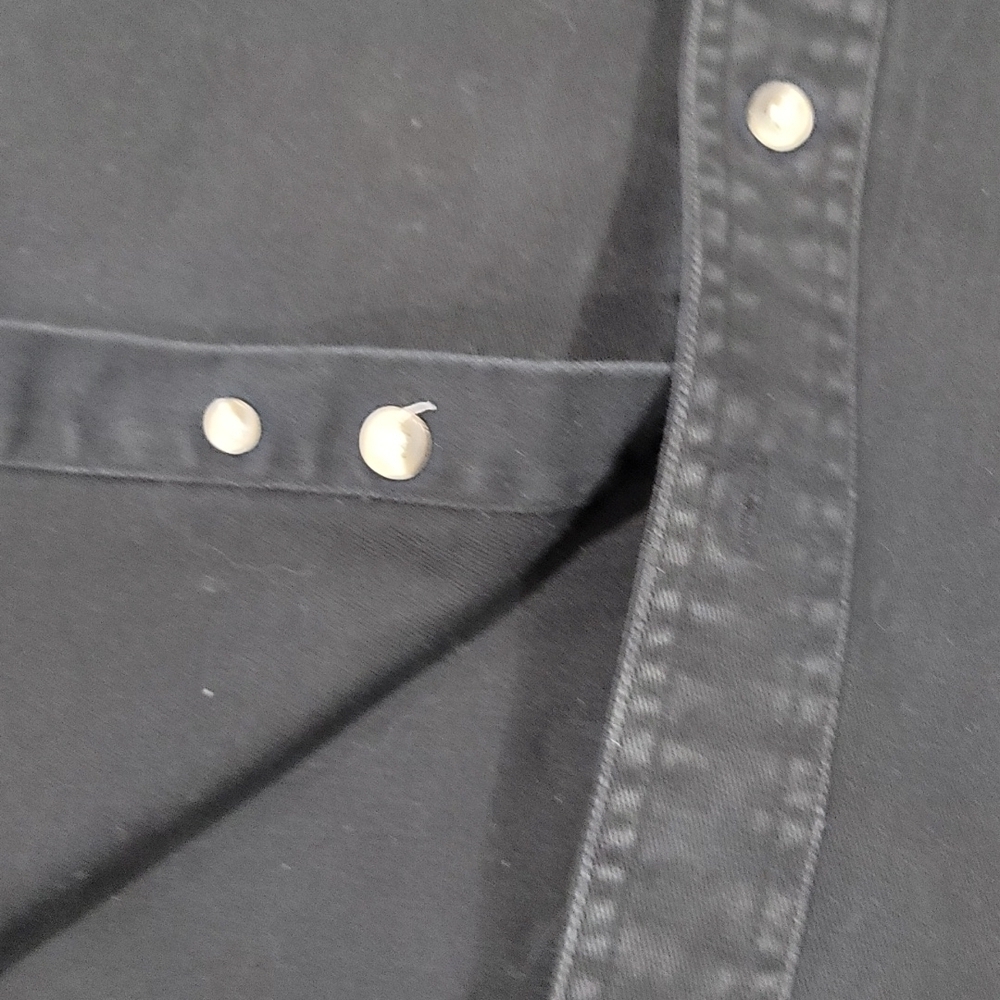 Hellanbach Sleeveless Button Up - Picture 10 of 10